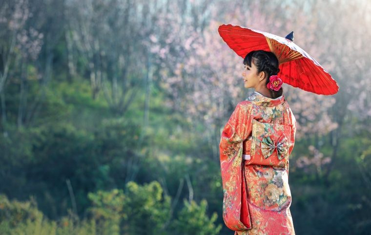 Comment_porter_le_kimono_pour_femme?