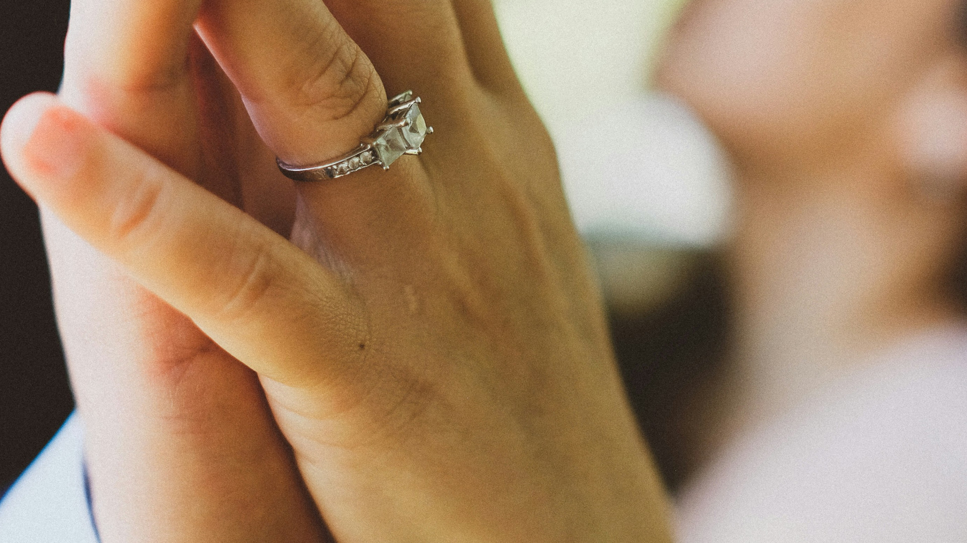Demande en mariage : optez pour une sublime bague de fiançailles